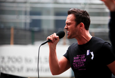 Cheyenne Jackson Sings for the Gays