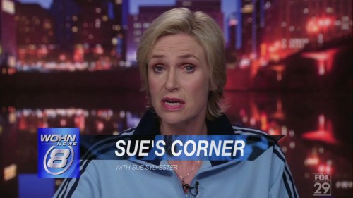 jane-lynch-sues-corner-00961