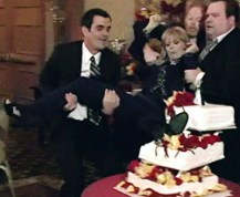 modern-family_104-dede-kicking-wedding-cake