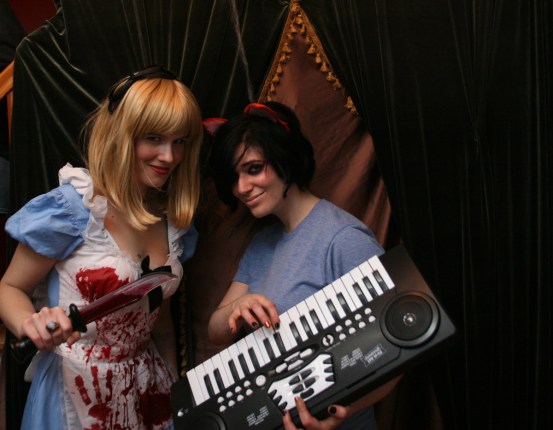 Alice and Keyboard Cat