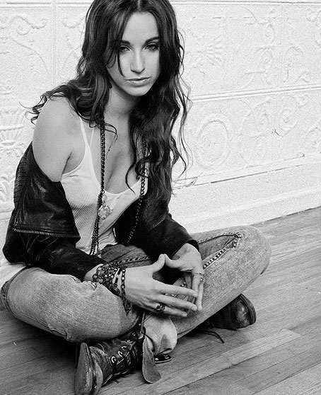 Holly-credit-Filler-Mag