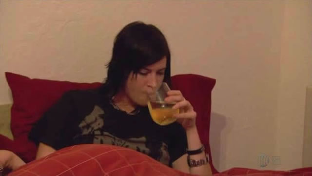 5c-drinking-in-bed