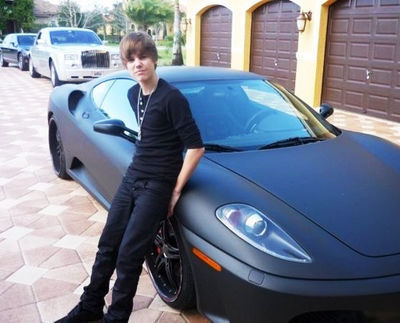 Justin-Bieber-black-ferrari