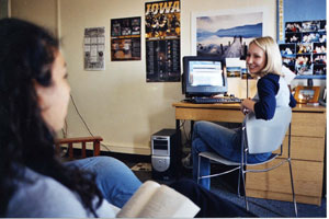 college-roommates-in-dorm