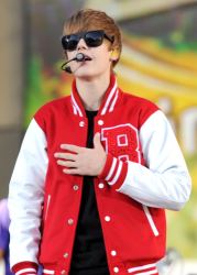 justin_biber_varsity