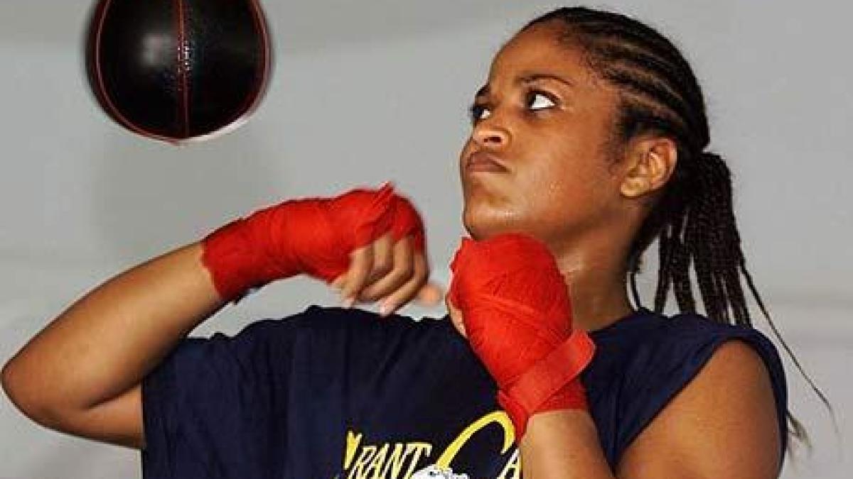 Боксерша алжирка. Осетинская боксерша девушка. Спортсменка. Женский бокс. Женский бокс.