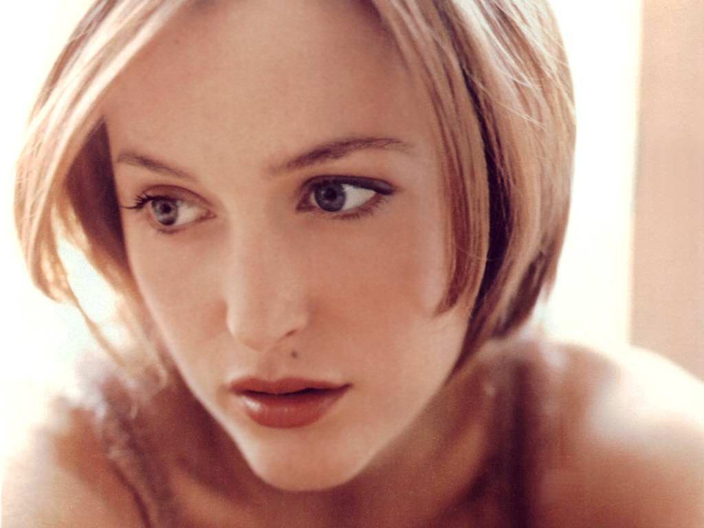 Honoring Gillian Anderson's Newly Revealed Lady-Dating Past: Top 5 X-Files Episodes That Made Me Gay | Autostraddle Honoring Gillian Anderson's Newly Revealed Lady-Dating Past: Top 5 X-Files Episodes That Made Me Gay | Autostraddle