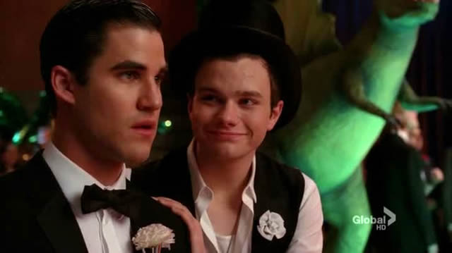 17a-oh-kurt-and-his-lesbian-vest