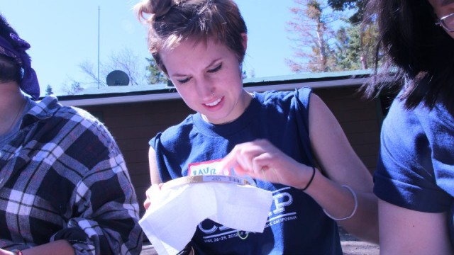 laura-sewing