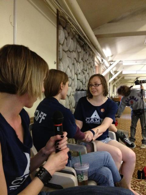 rachel-and-laneia-demonstrate