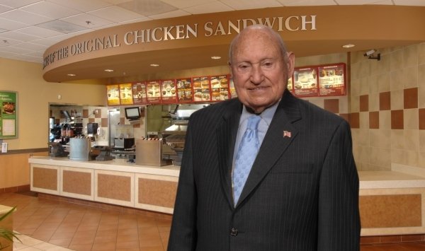 truett-cathy-chick-fil-a-founder-600x355