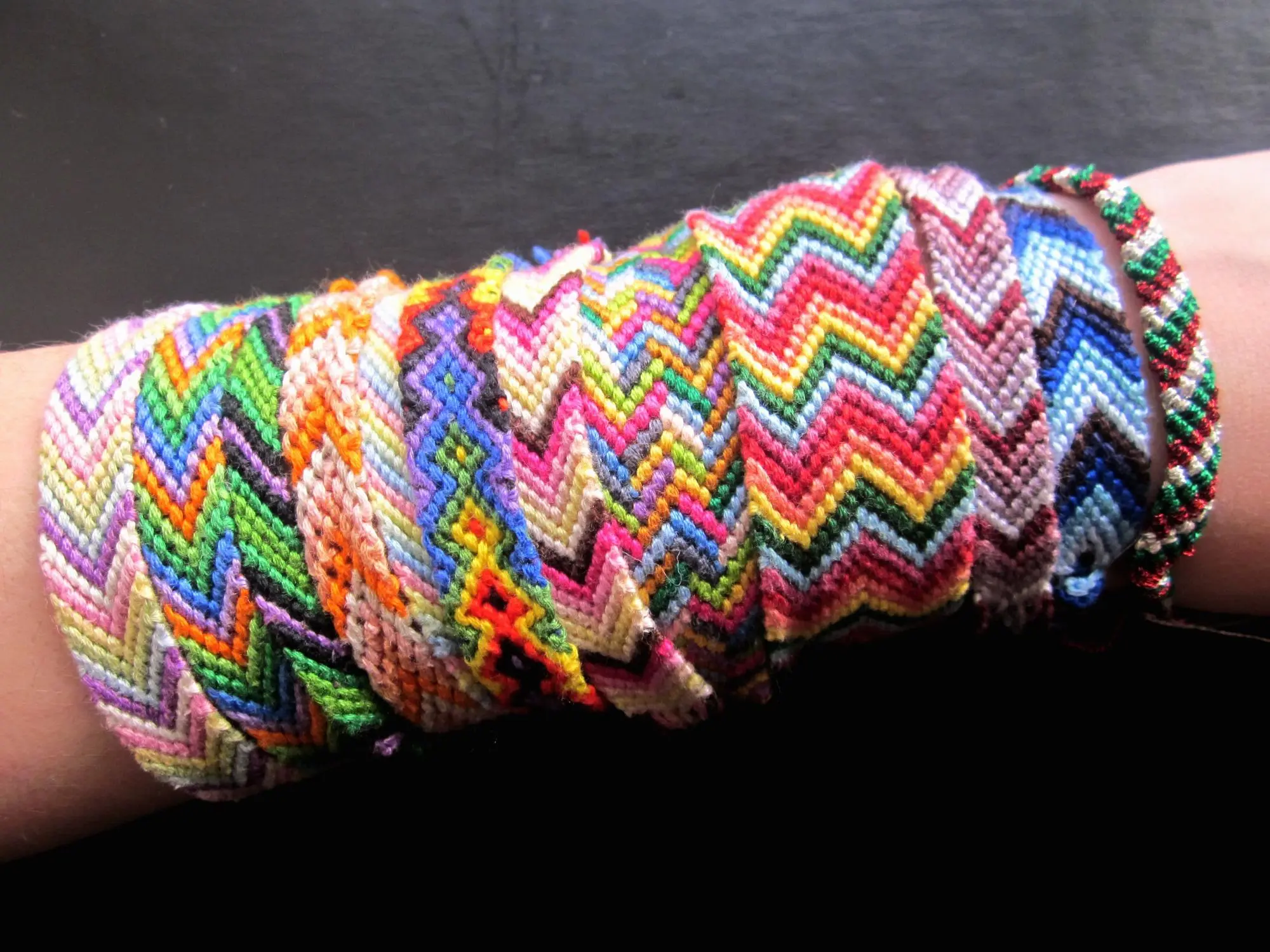 Aggregate 83+ friendship bracelet string box latest - in.duhocakina