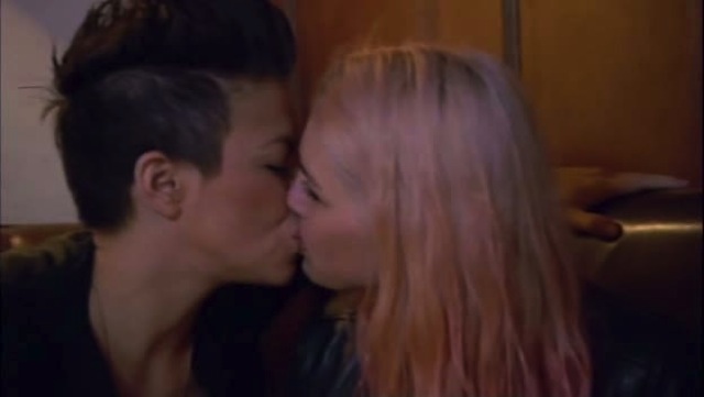 13b-forever-kissing