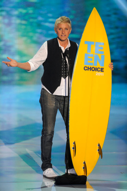 ELLEN DEGENERES AT THE TEEN CHOICE AWARDS 2011