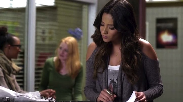 EMILY IS SO BUSY SLEUTHING SHE DOESN'T EVEN SEE THAT HOT HIPSTER LESBIAN IN THE BACKGROUND