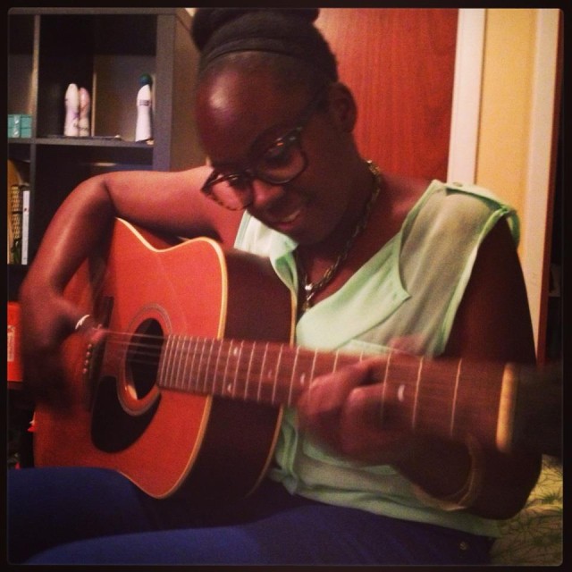 Who can resist saying hi to a girl who plays guitar and looks so good doing it?!