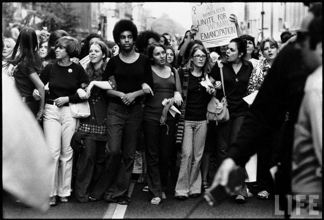 voc_bio_femininism_1_pic_us_1970_women_right_parade