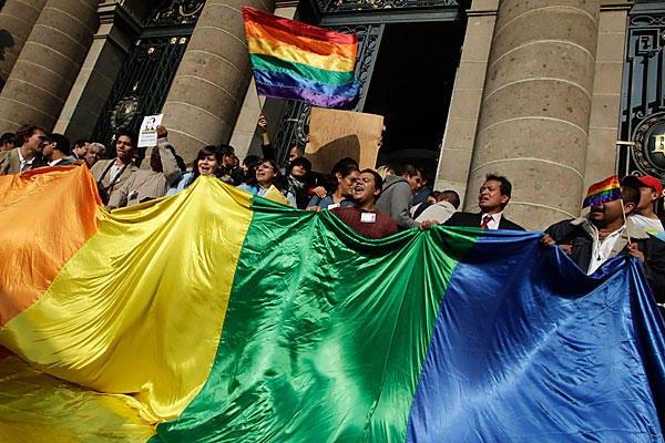 GAY RIGHTS PROTESTERS OUTSIDE THE MEXICAN SUPREME COURT