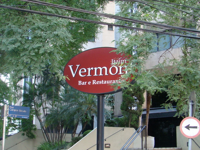 Vermont-bar-and-restaurant
