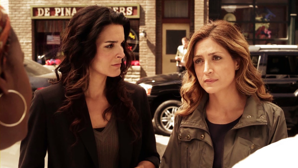 Rizzoli and Isles: two lady detectives looking serious