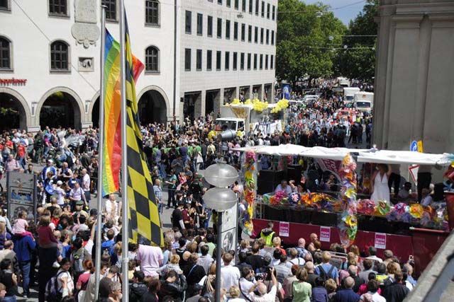 via the CSD München Facebook Page