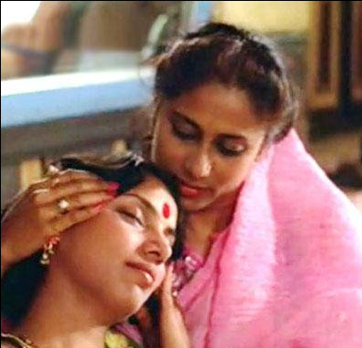 Shabana Azmi as Rukmini and Smita Patil as Zeenat in Mandi  via India Times