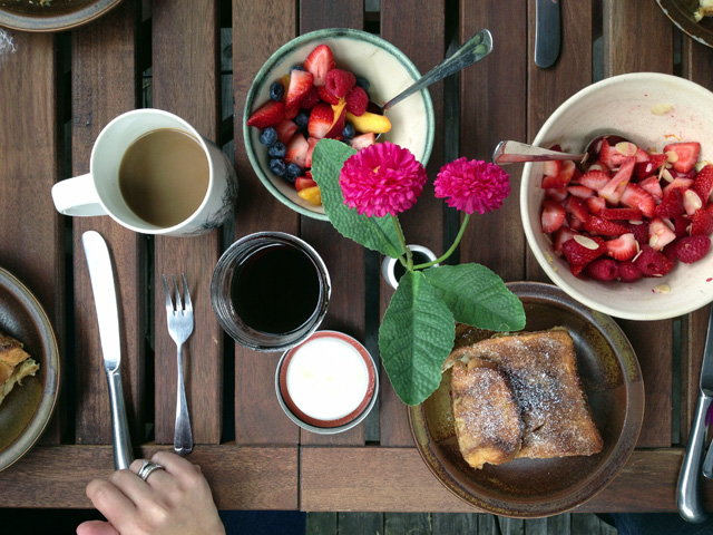 2-french-toast-brunch-table