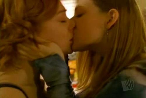 Tara and Willow having a lesbian kiss on Buffy the Vampire Slayer