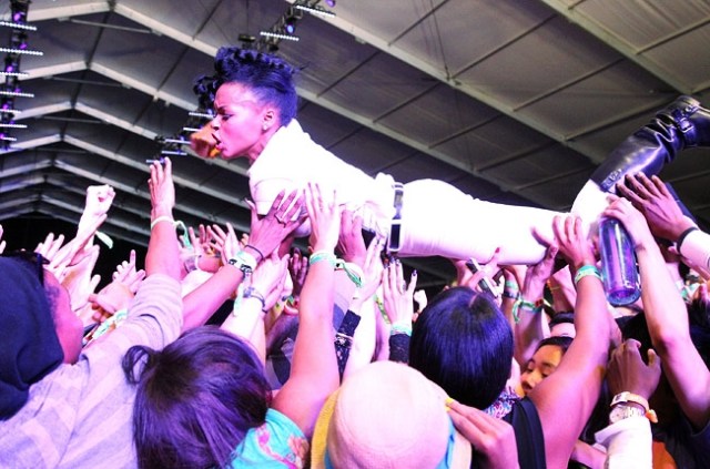 janelle_monae_crowdsurf