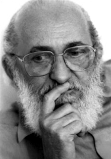 via http://www.ideiacriativa.org/2013/01/frases-de-paulo-freire.html caption: "Whoever teaches learns in the act of teaching, and whoever learns teaches in the act of learning. –Paulo Freire, Pedagogy of Freedom."