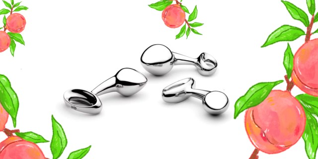 Three stainless steel butt plugs sure are just hanging out on a white backdrop with illustrated peaches and leaves surrounding them!
