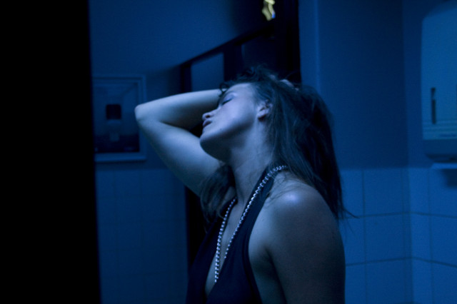 Jordan in da club or at least da club's bathroom.