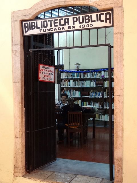 Zocalo Public Library, founded in 1943, photo by Adam Jones via flickr