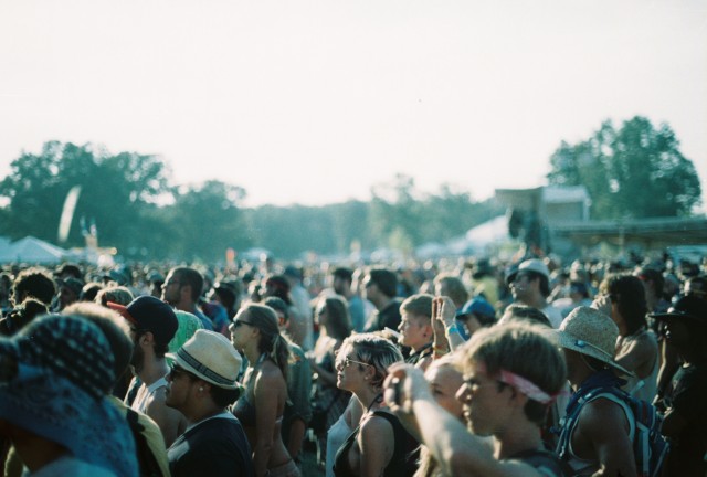 Many people.