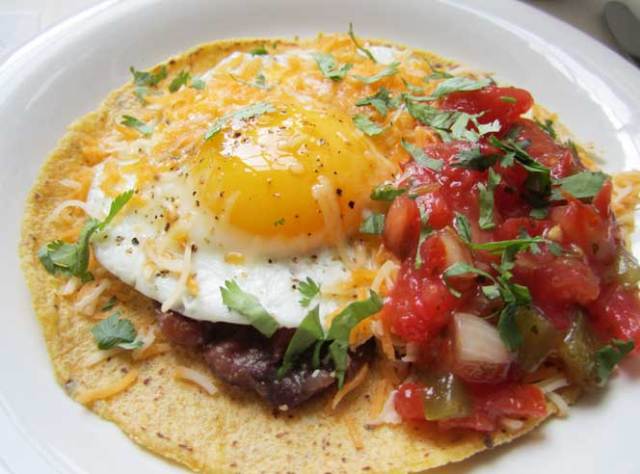 Huevos rancheros Via nutritiouslife.com