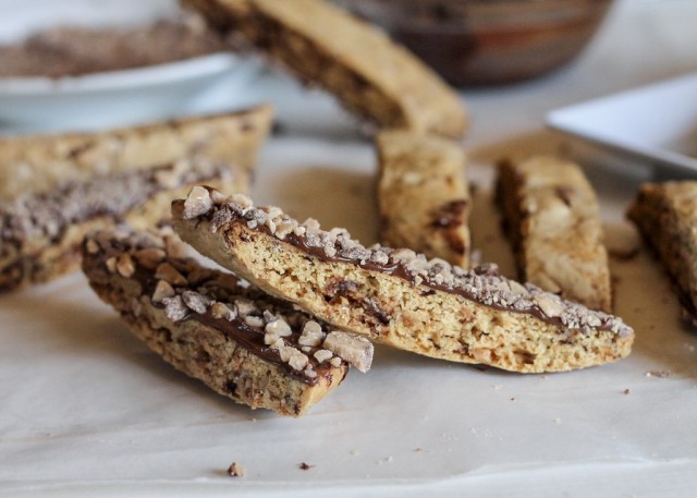 Chocolate-Dipped-Toffee-Biscotti-7-1024x732