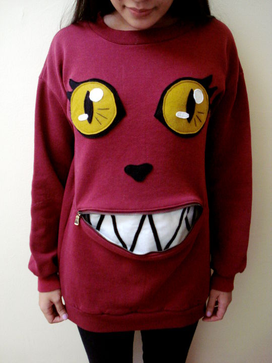 UNRELATED: WHAT IF RACHEL AND I HAD MATCHING ZIPPER-MOUTHED CAT SWEATSHIRTS???!! via laughing squid omg omg
