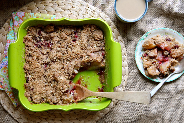 Pear and cranberry crumble