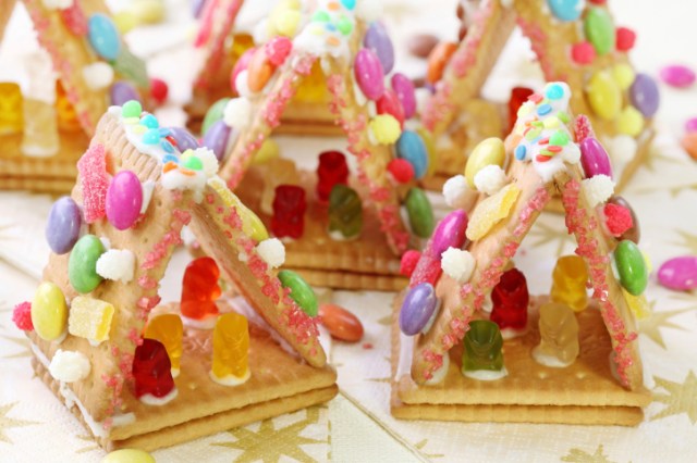 gingerbread-cookie-houses