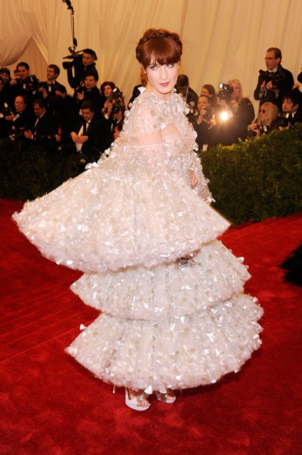 nye outfits florence welch met gala 2012 alex mcqueen