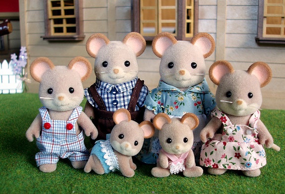 EXCEPT FOR THESE PROGRESSIVE MOUSE PARENTS OF VARIOUS GENDER EXPRESSION (VIA MAGW21)