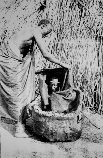 Muhumusa (seated) circa 1904, Kaigirwa not pictured.
