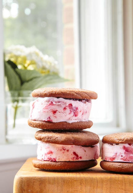 ChocolateStrawberryIceCreamSandwiches-028-3