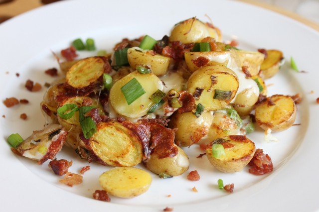 Great-Edibles-Recipes-Bacon-and-Cheddar-Pot-Potatoes-Weedist-640x426