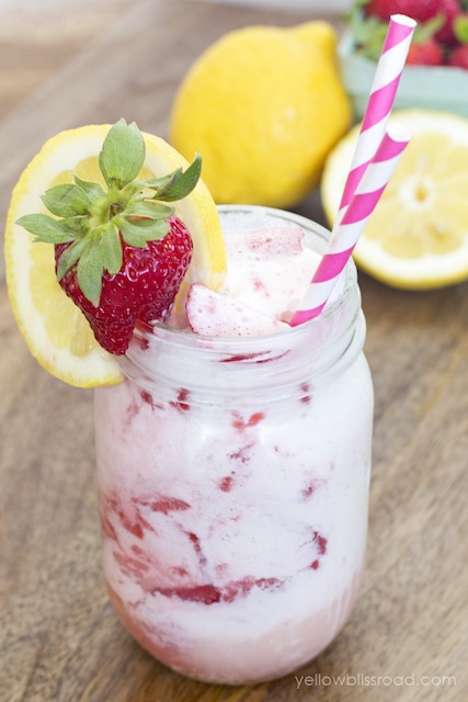 strawberry-lemonade-ice-cream-float