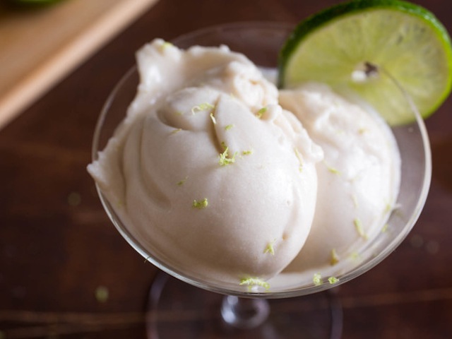 vegan-coconut-lime-rum-ice-cream