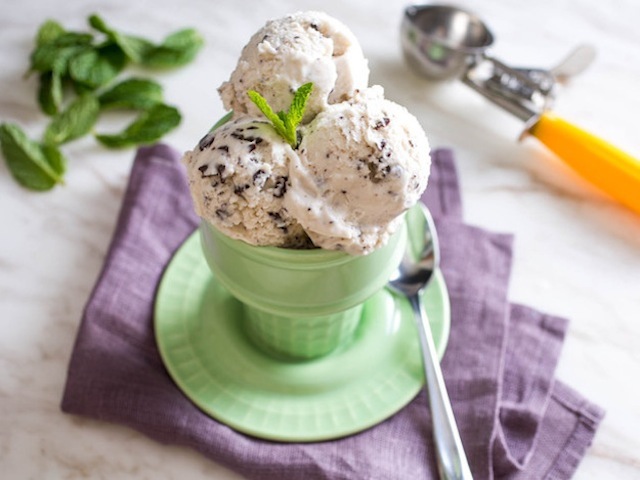 vegan-mint-chocolate-chip-ice-cream