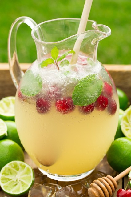 sparkling-honey-limeade