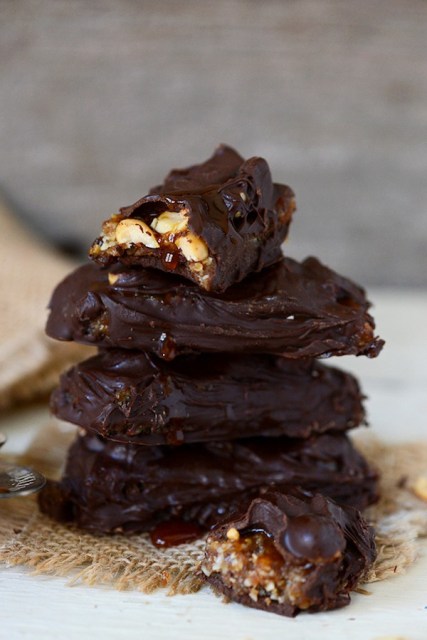 5-ingredient-vegan-snickers-bars