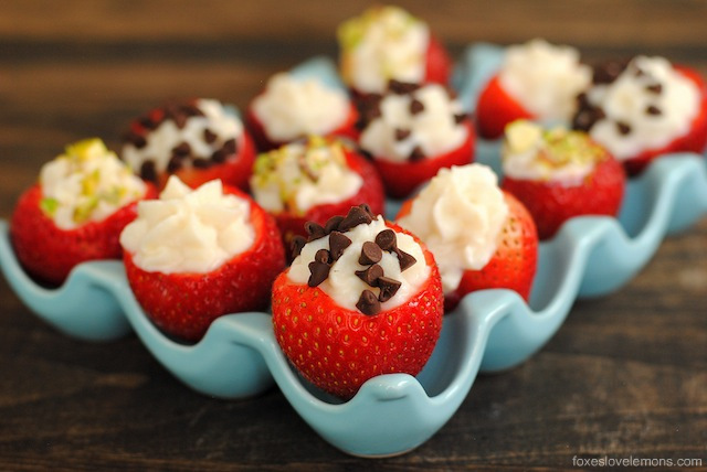 CANNOLI STRAWBERRIES